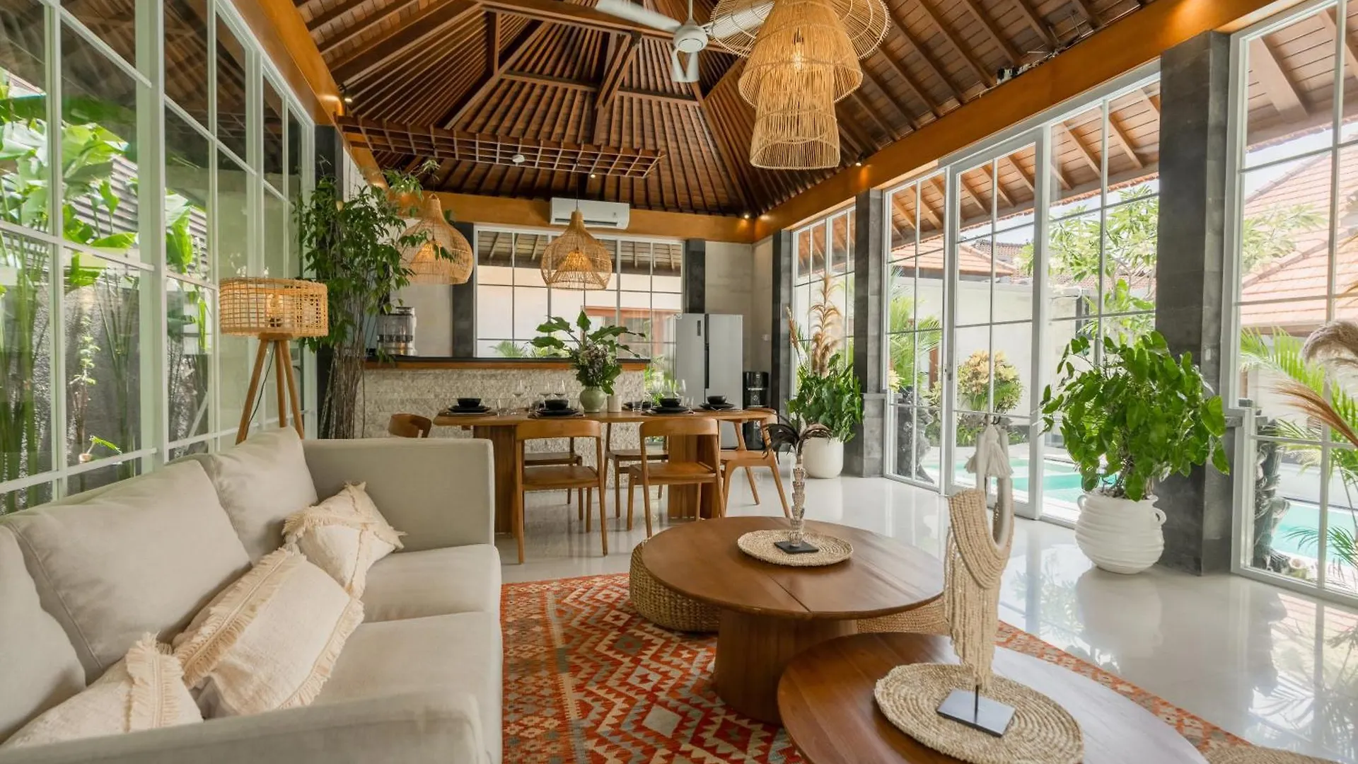 別荘 Villa Nana Seminyak インドネシア